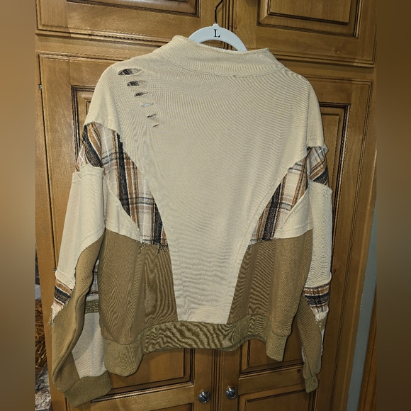 Miss Me Women's Cream and Tan Swestshirt. Medium - Picture 2 of 2